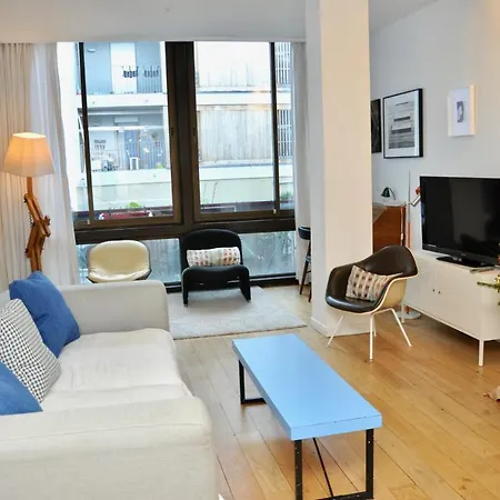 Nice Apartment Like A Loft Near Buttes-Chaumont アパート パリ